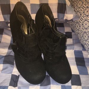 Women’s 8 1/2 Elditas booties high heels shoes